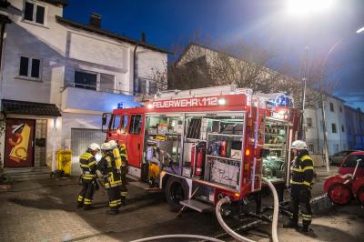 Weinstadt-Endersbach: Trokner brennt im Keller - Bewohner versucht zu loeschen und wir verletzt